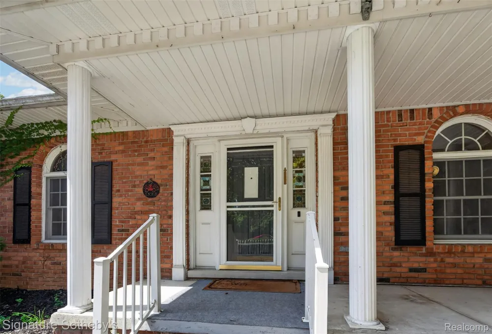 27701 California Drive NW Lathrup Village City, MI 48076