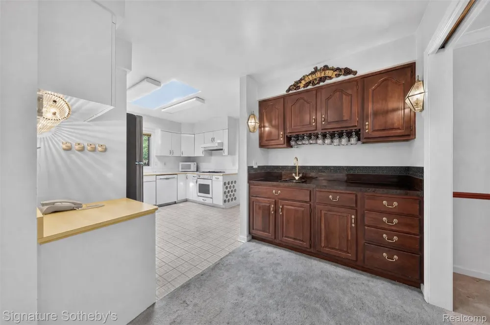 27701 California Drive NW Lathrup Village City, MI 48076