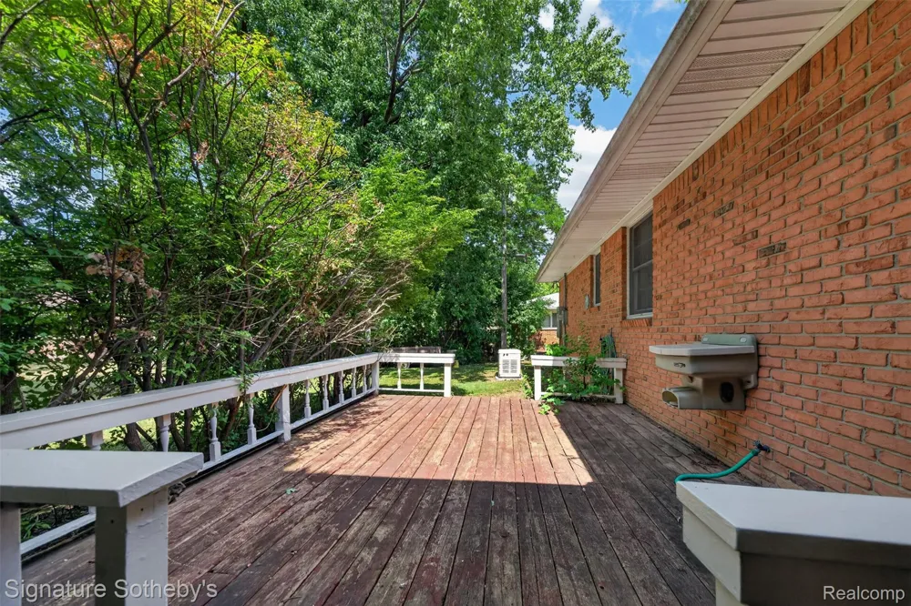 27701 California Drive NW Lathrup Village City, MI 48076