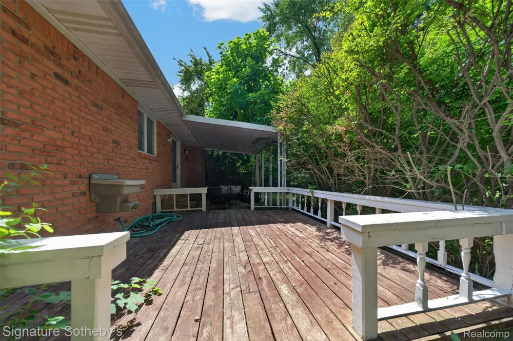 27701 California Drive NW Lathrup Village City, MI 48076