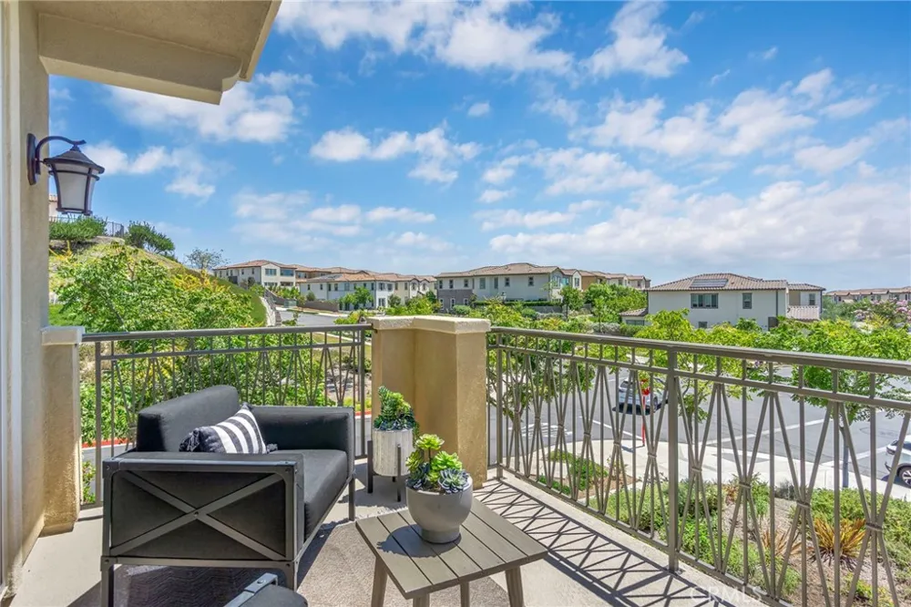 101 Alder Ridge Lake Forest, CA 92610