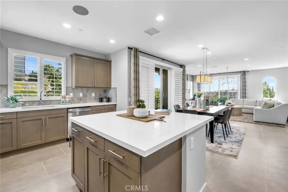 101 Alder Ridge Lake Forest, CA 92610