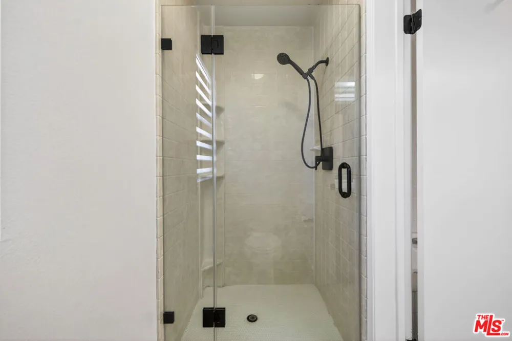 1754 11th Street #101 Santa Monica, CA 90404