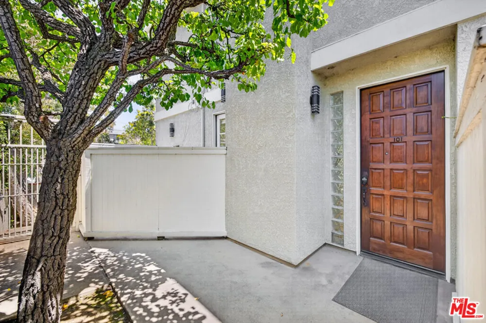 1754 11th Street #101 Santa Monica, CA 90404