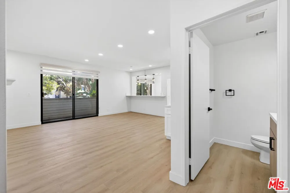 1754 11th Street #101 Santa Monica, CA 90404