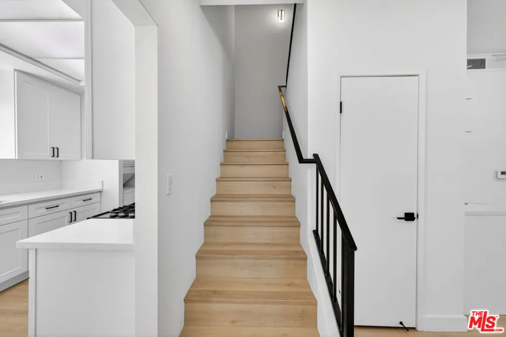 1754 11th Street #101 Santa Monica, CA 90404