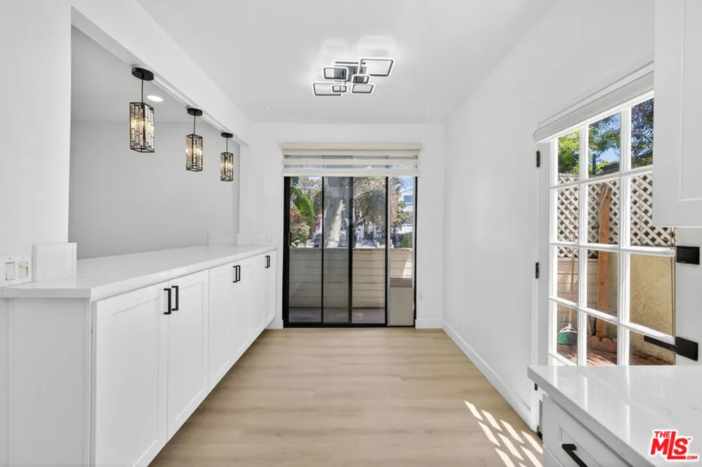 1754 11th Street #101 Santa Monica, CA 90404
