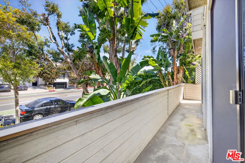 1754 11th Street #101 Santa Monica, CA 90404