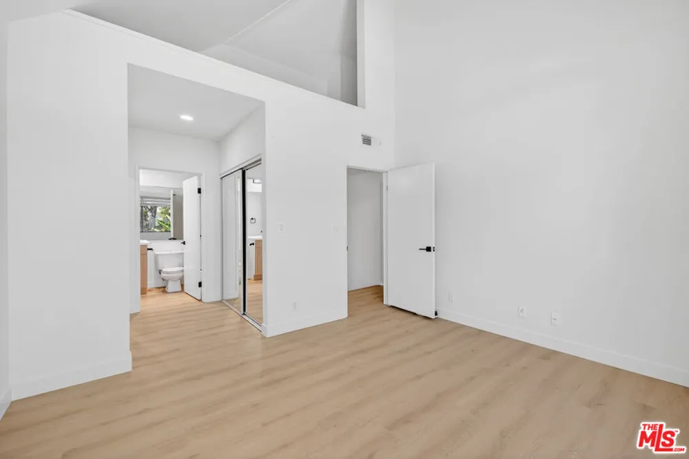 1754 11th Street #101 Santa Monica, CA 90404