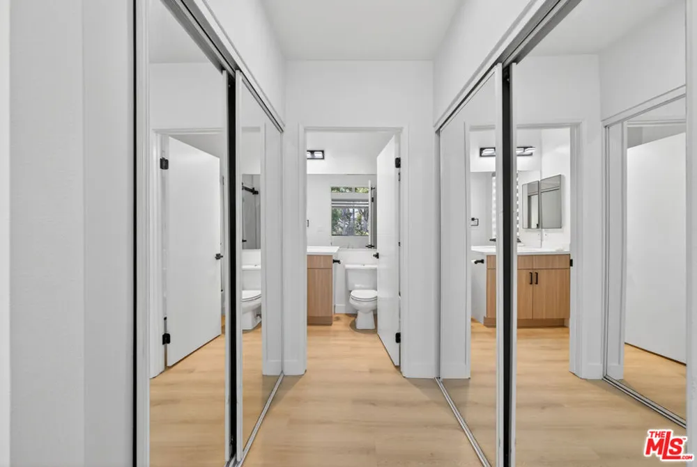 1754 11th Street #101 Santa Monica, CA 90404