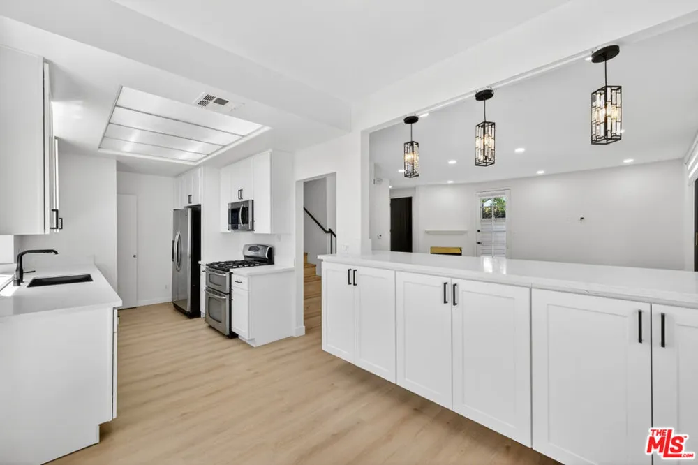 1754 11th Street #101 Santa Monica, CA 90404