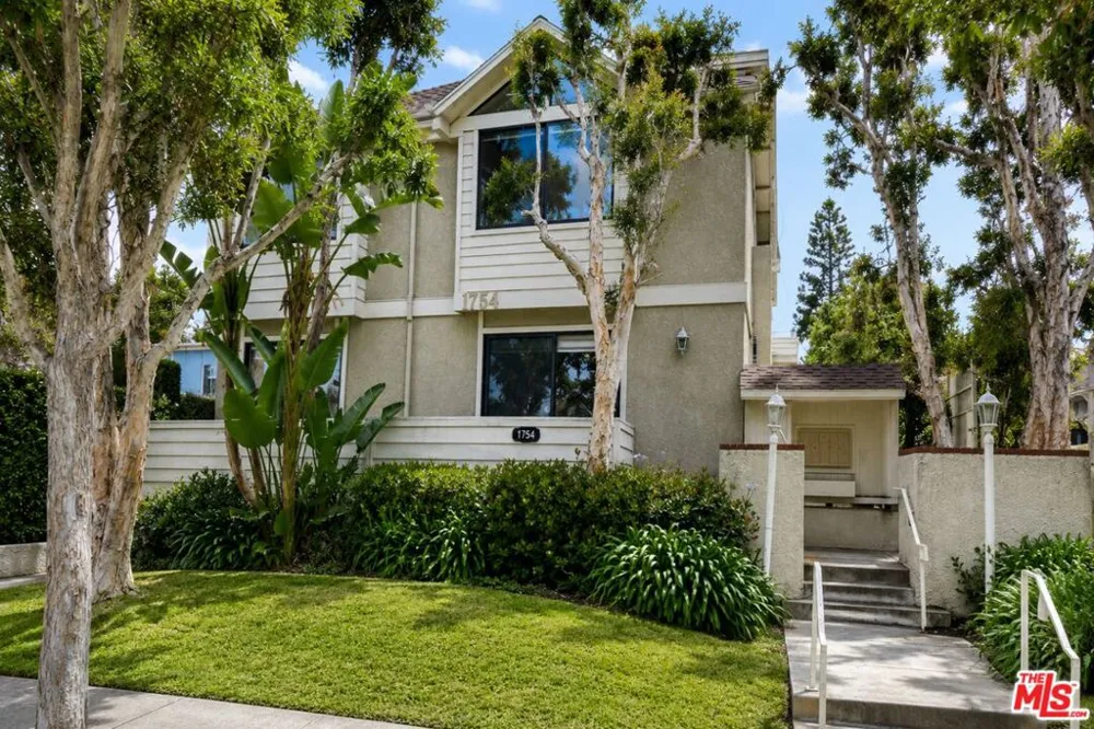 1754 11th Street #101 Santa Monica, CA 90404