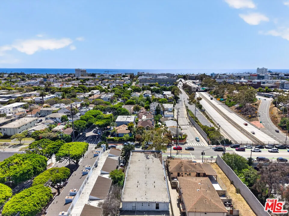 1754 11th Street #101 Santa Monica, CA 90404