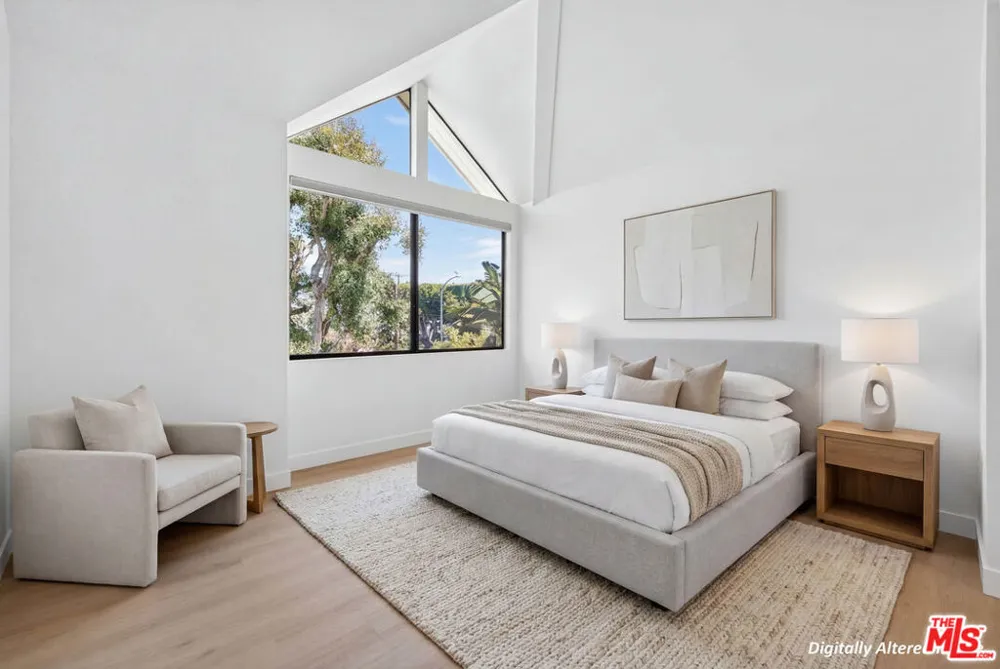 1754 11th Street #101 Santa Monica, CA 90404