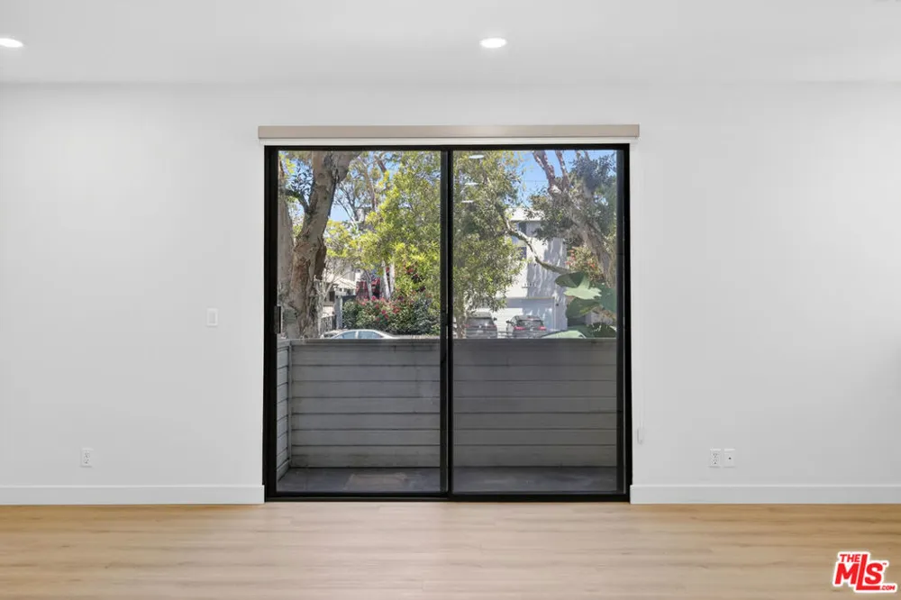 1754 11th Street #101 Santa Monica, CA 90404