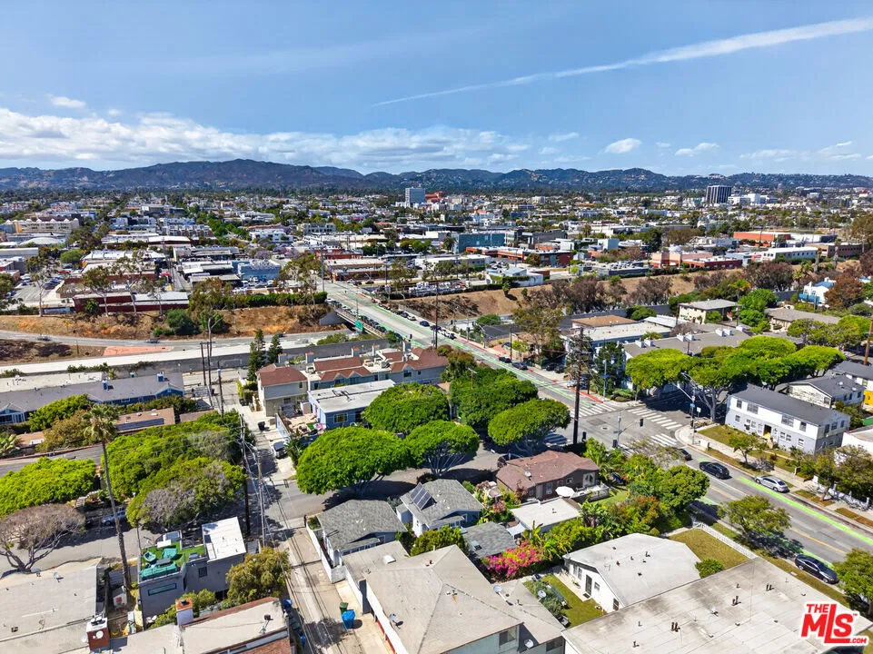 1754 11th Street #101 Santa Monica, CA 90404