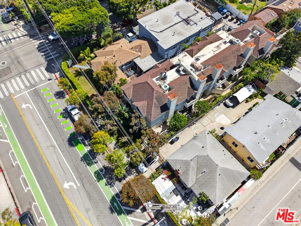 1754 11th Street #101 Santa Monica, CA 90404