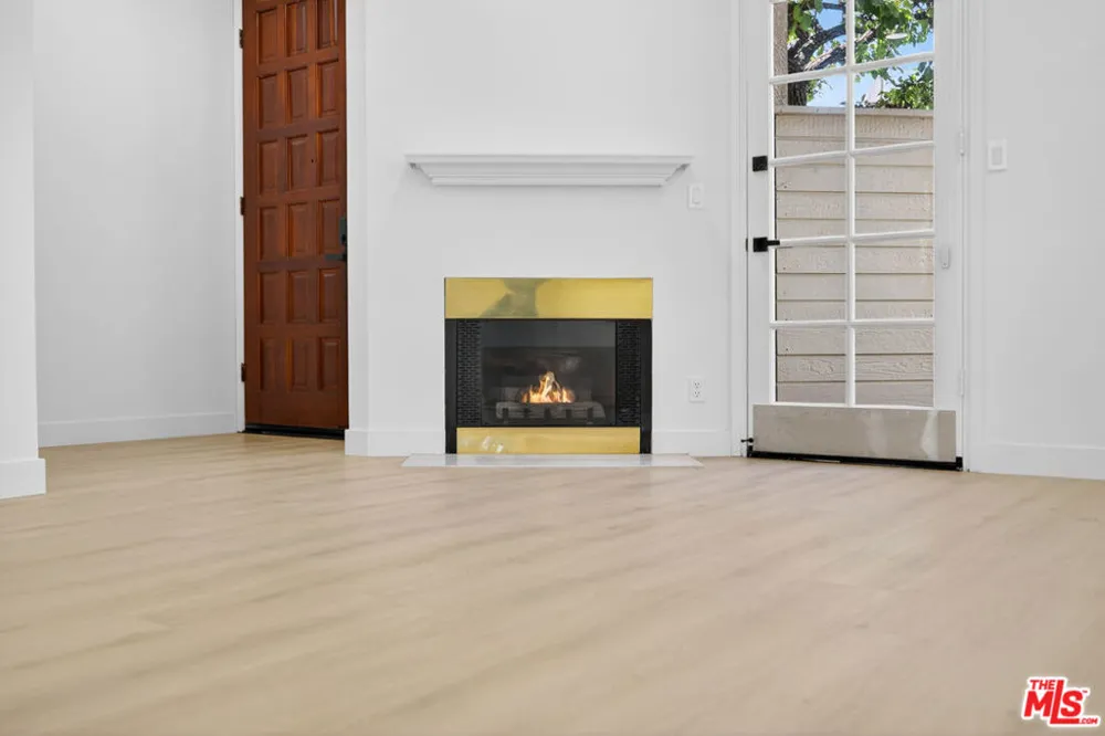 1754 11th Street #101 Santa Monica, CA 90404