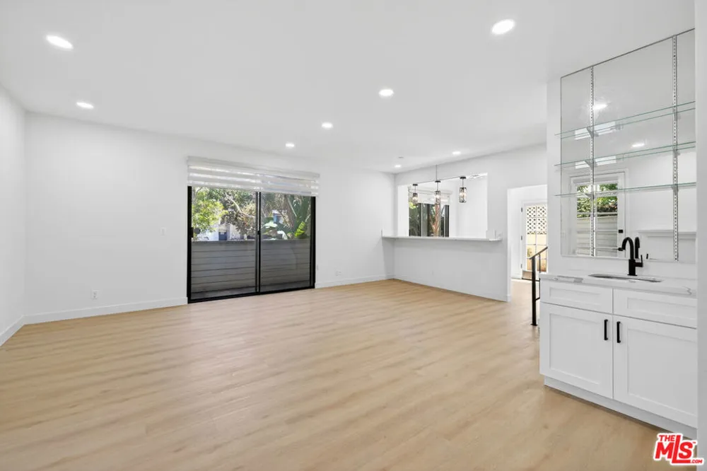 1754 11th Street #101 Santa Monica, CA 90404