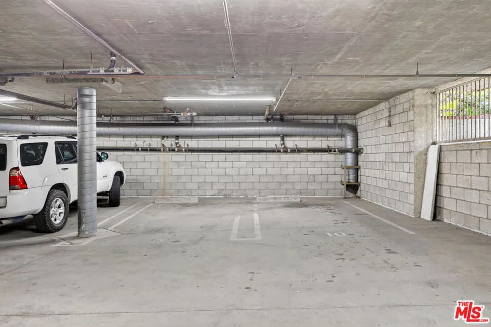 1754 11th Street #101 Santa Monica, CA 90404