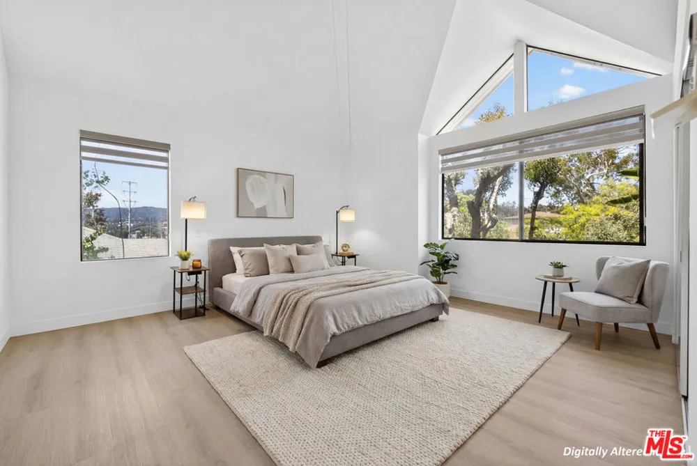 1754 11th Street #101 Santa Monica, CA 90404