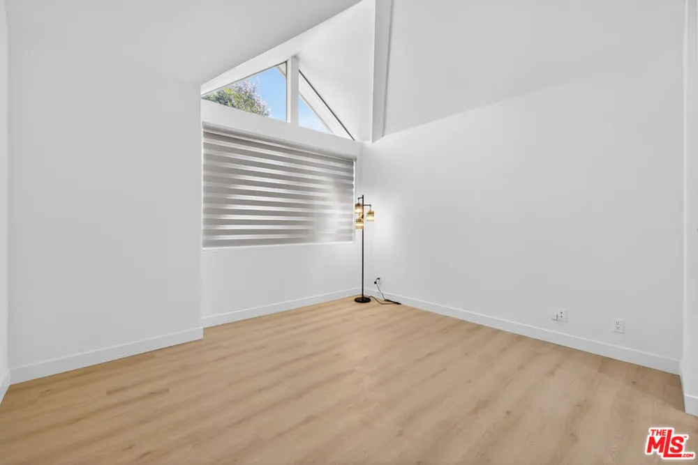 1754 11th Street #101 Santa Monica, CA 90404