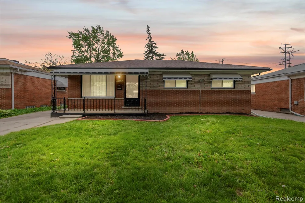 7218 Superior Center Line City, MI 48015