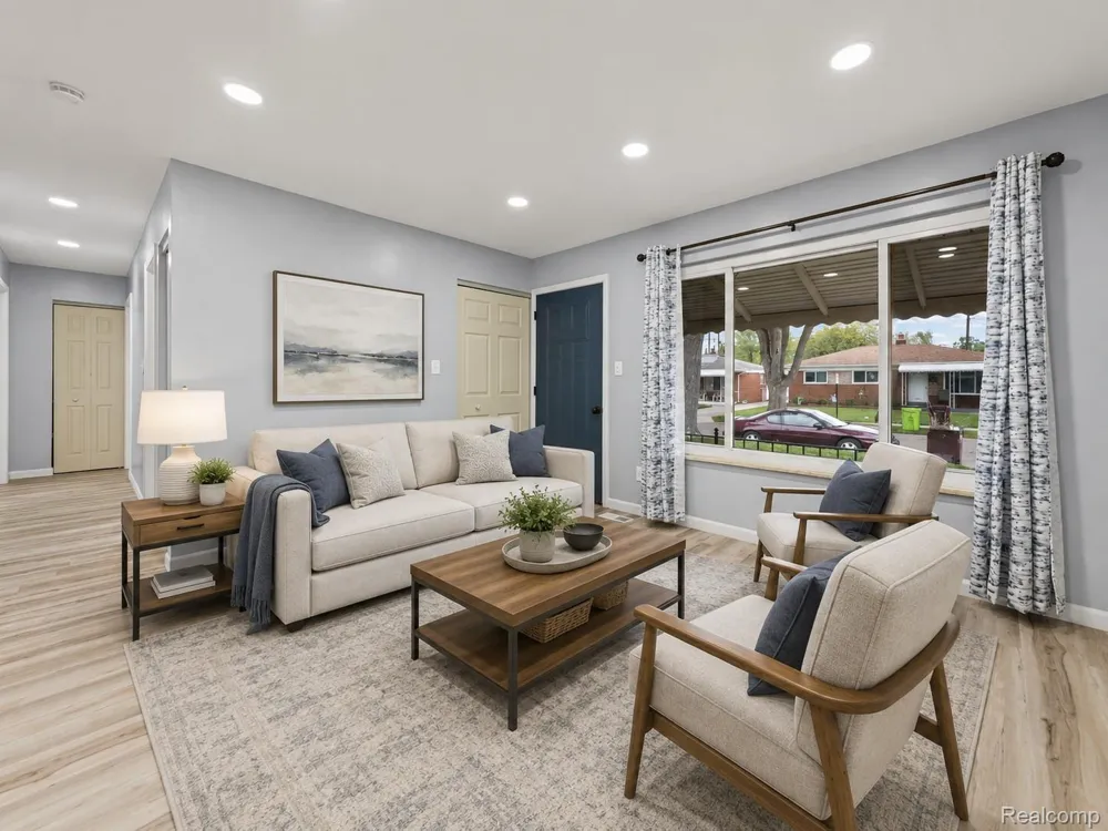7218 Superior Center Line City, MI 48015