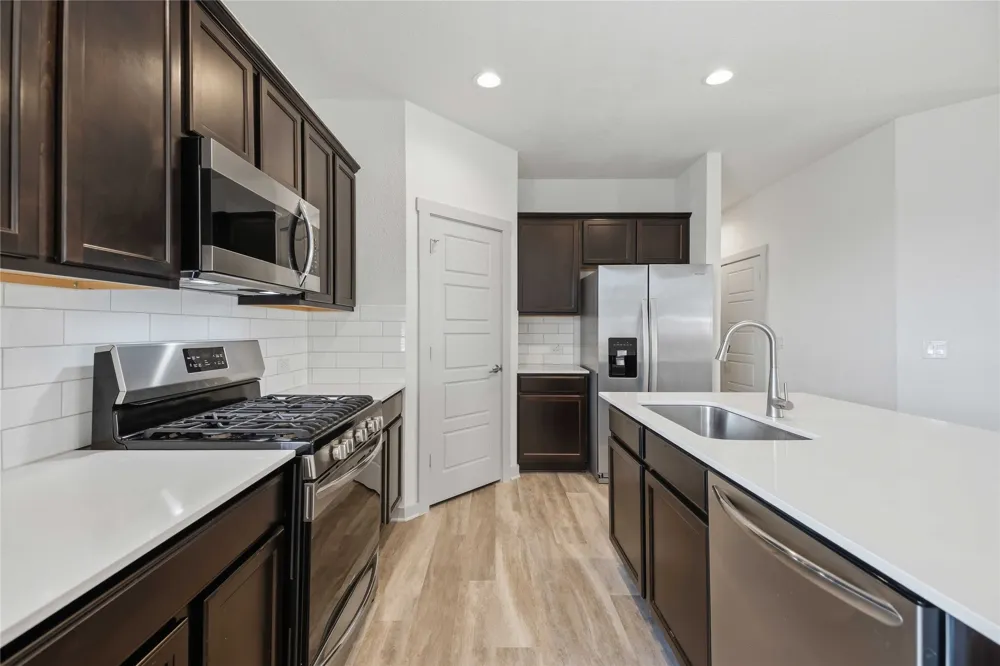 453 Agave Azul Way Leander, TX 78641