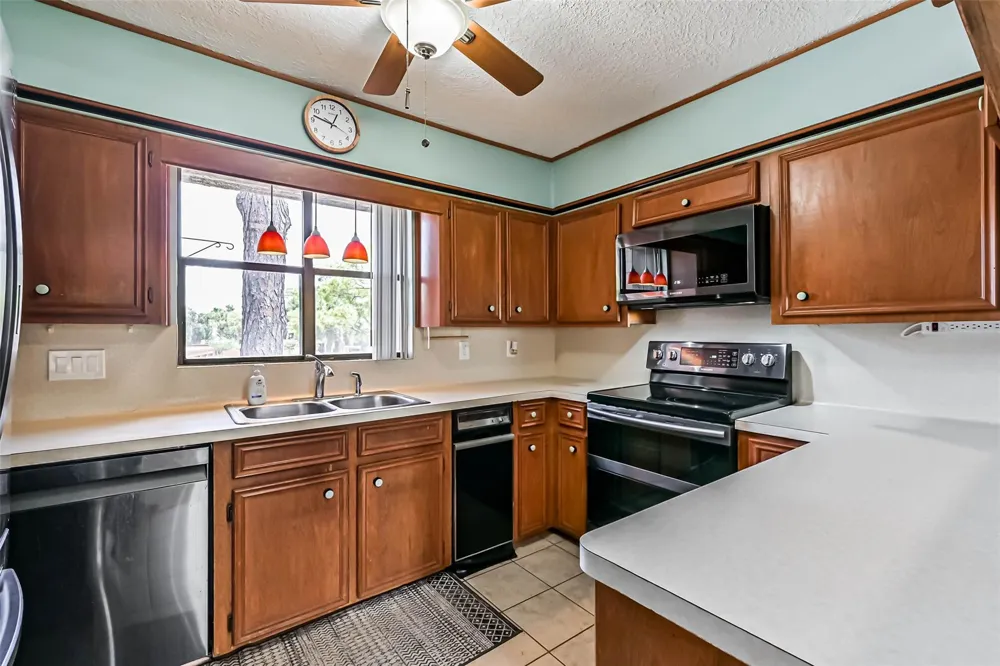 2104 Crows Nest Drive League City, TX 77573