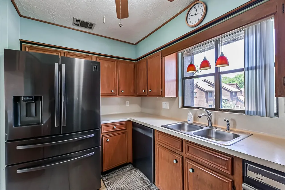 2104 Crows Nest Drive League City, TX 77573