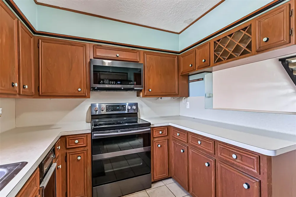 2104 Crows Nest Drive League City, TX 77573