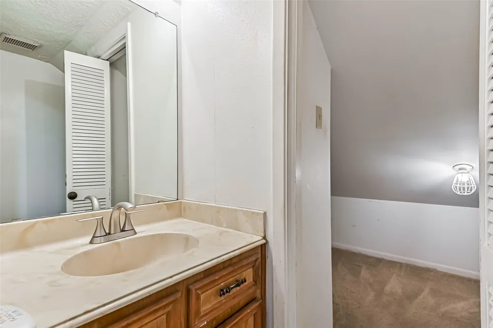 2104 Crows Nest Drive League City, TX 77573
