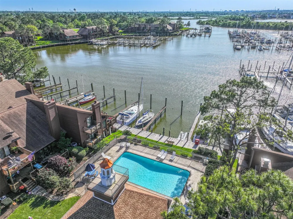 2104 Crows Nest Drive League City, TX 77573