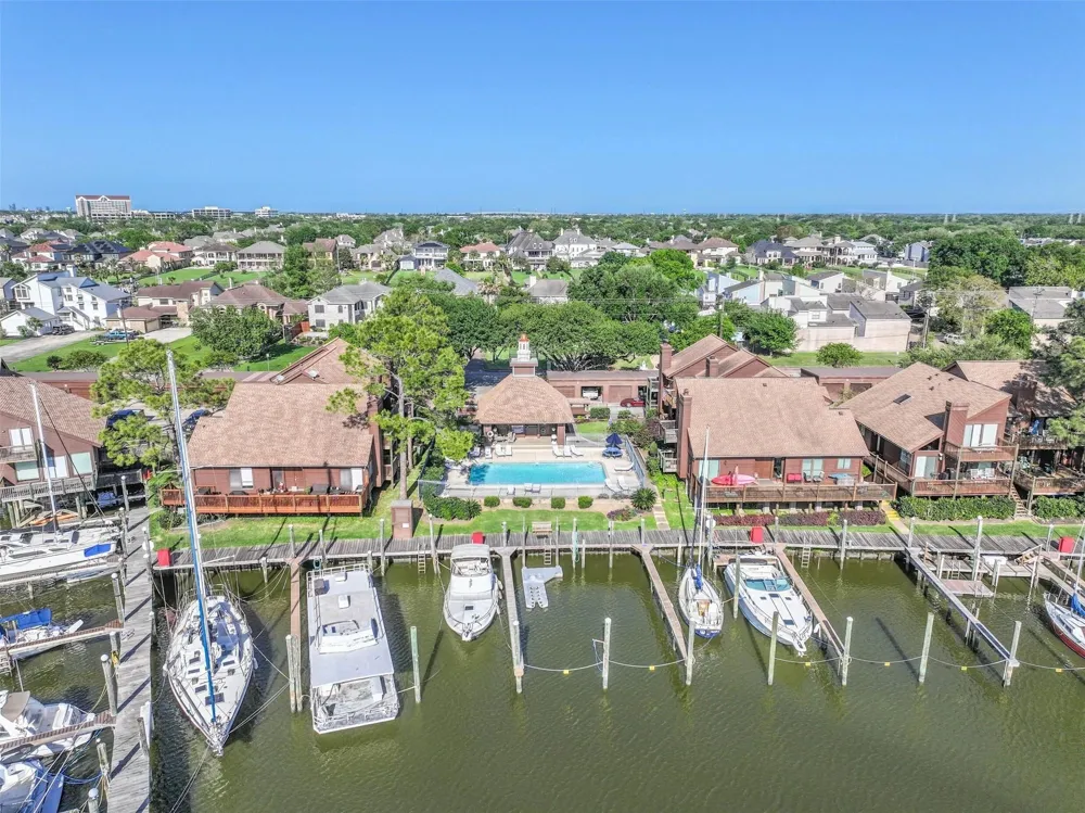 2104 Crows Nest Drive League City, TX 77573