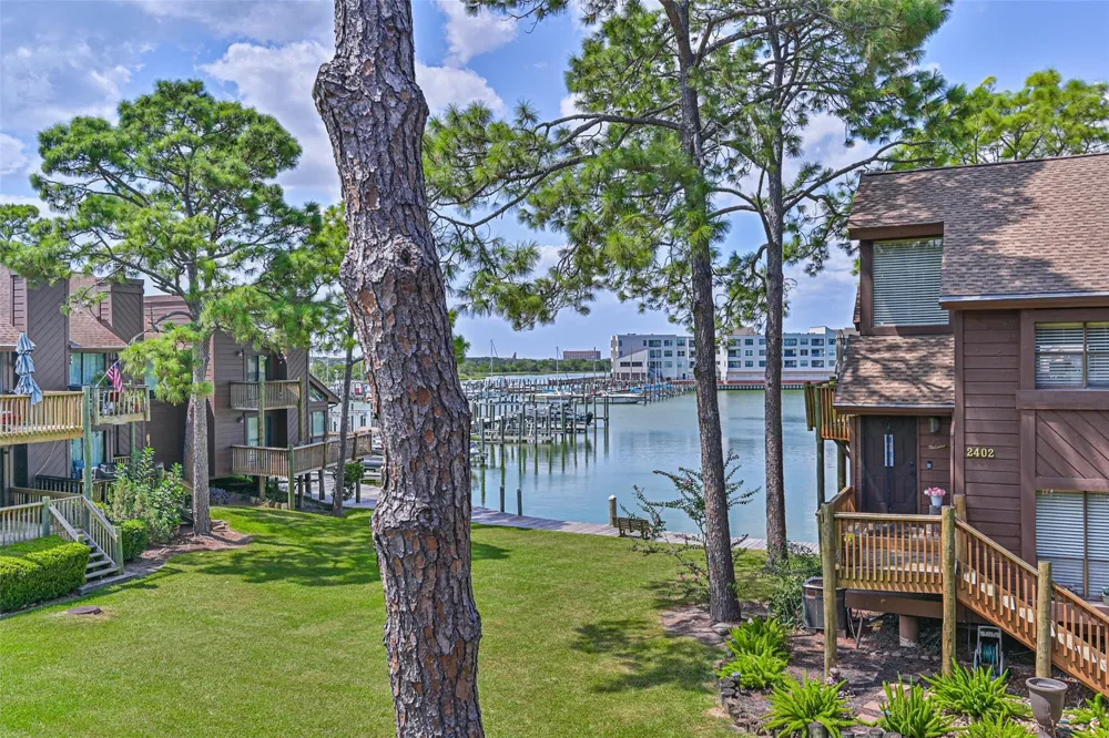 2104 Crows Nest Drive League City, TX 77573