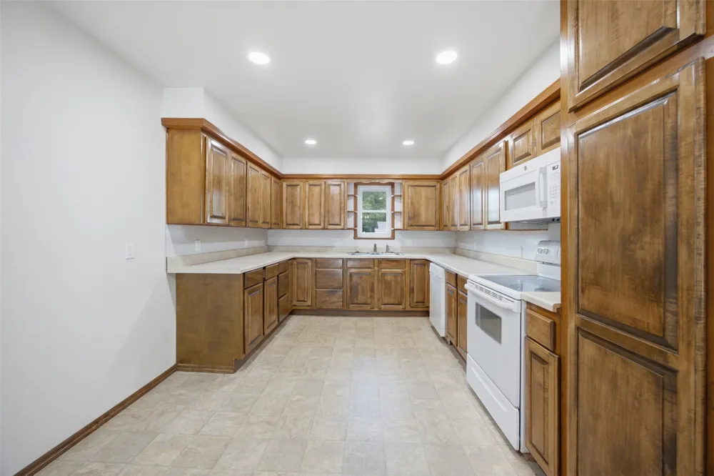 421364 E 1164 ROAD Eufaula, OK 74432