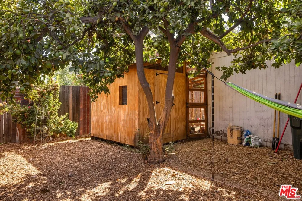 572 E Columbia Avenue Pomona, CA 91767
