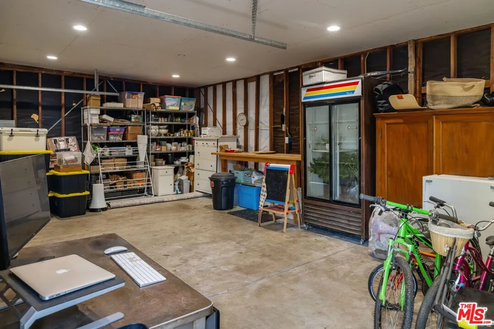 572 E Columbia Avenue Pomona, CA 91767