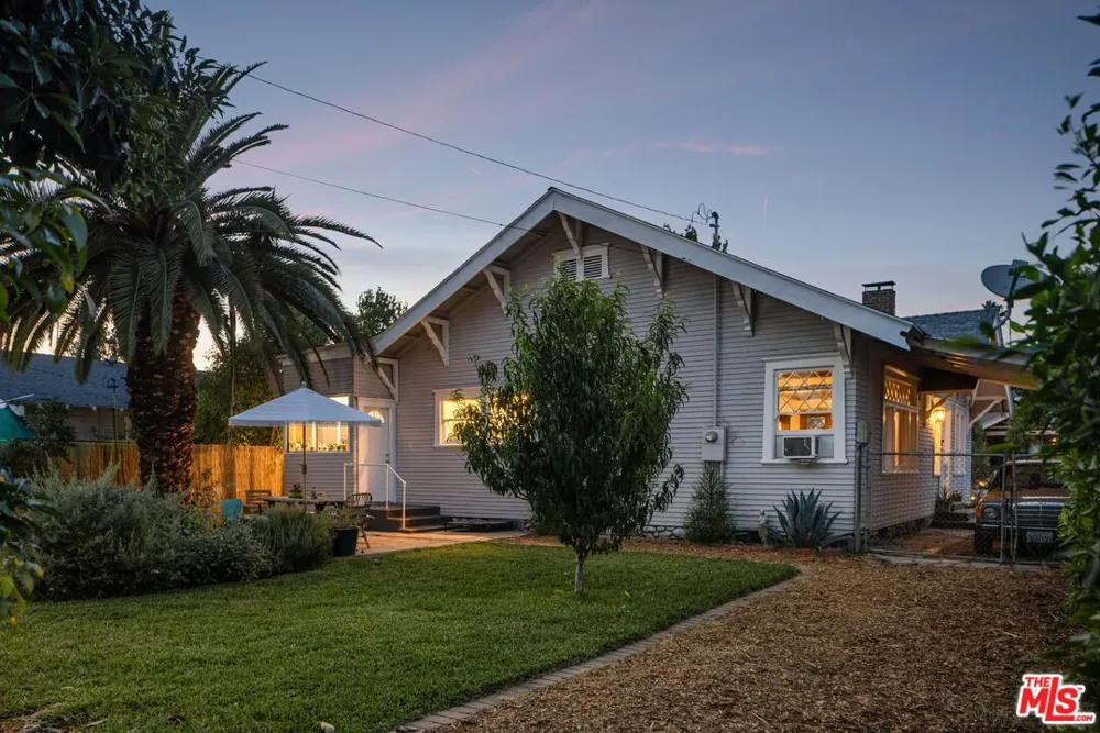 572 E Columbia Avenue Pomona, CA 91767
