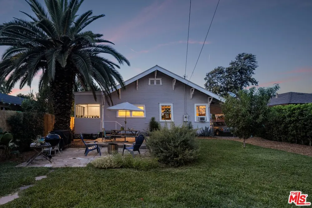 572 E Columbia Avenue Pomona, CA 91767