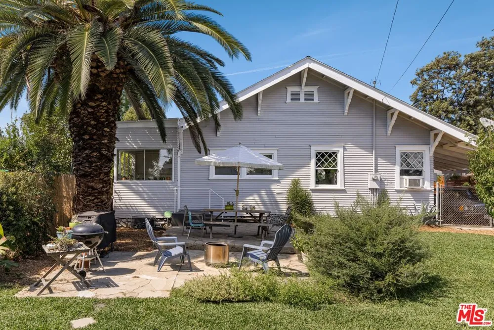 572 E Columbia Avenue Pomona, CA 91767