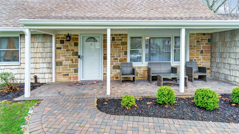 33 Spencer Lane Stony Brook, NY 11790