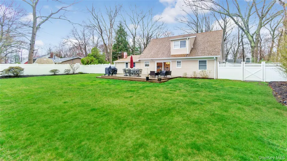 33 Spencer Lane Stony Brook, NY 11790