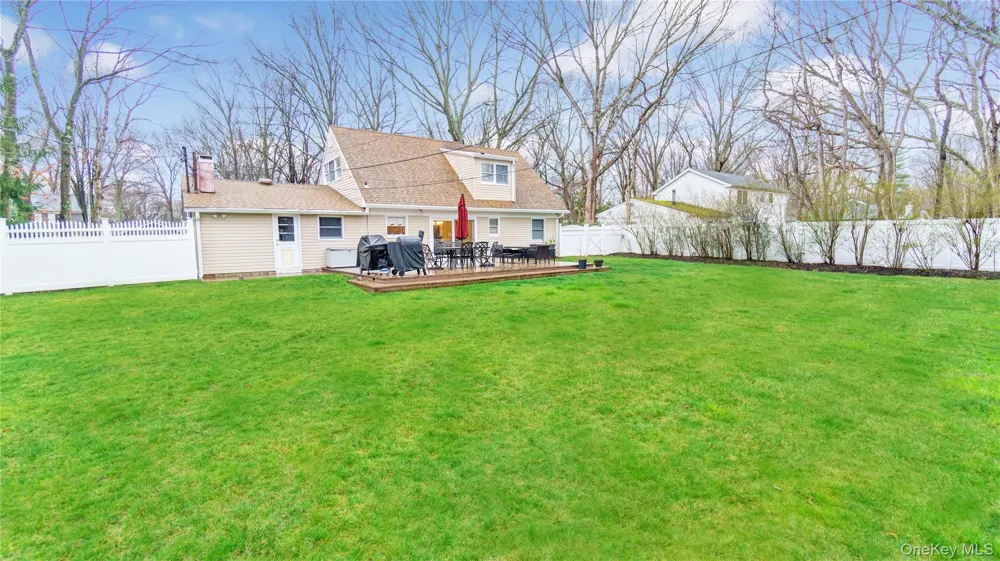 33 Spencer Lane Stony Brook, NY 11790