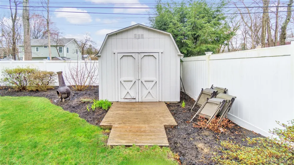 33 Spencer Lane Stony Brook, NY 11790