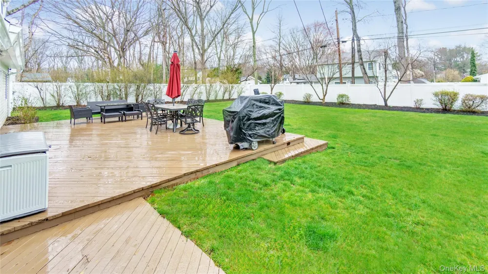 33 Spencer Lane Stony Brook, NY 11790