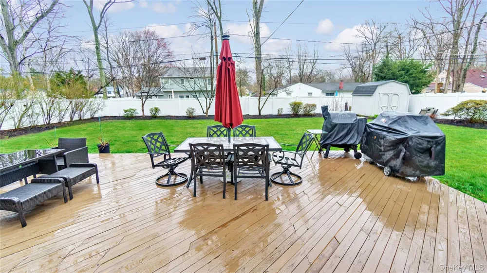 33 Spencer Lane Stony Brook, NY 11790