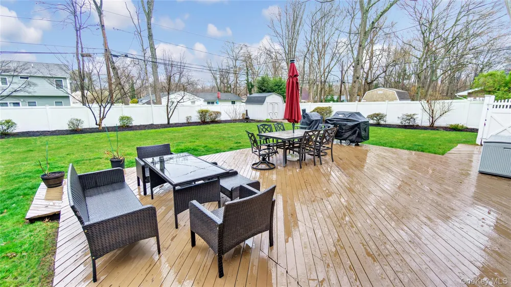 33 Spencer Lane Stony Brook, NY 11790