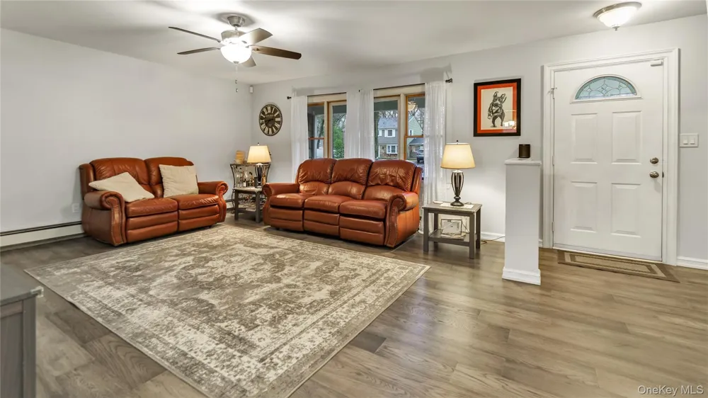 33 Spencer Lane Stony Brook, NY 11790